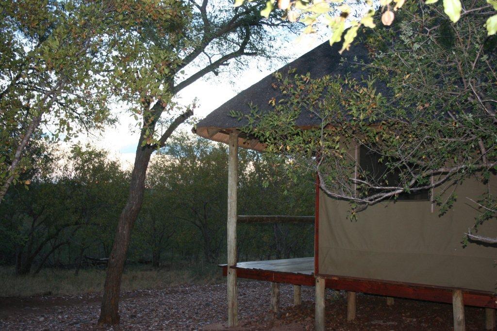 Zelt im Busch. Afrika hautnah Zelt im Busch. Afrika hautnah